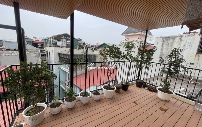 Phố Đặng Văn Ngữ: Nhà 5 tầng, MT5m, lối thông Xã Đàn; An ninh cao, 8.15TỶ